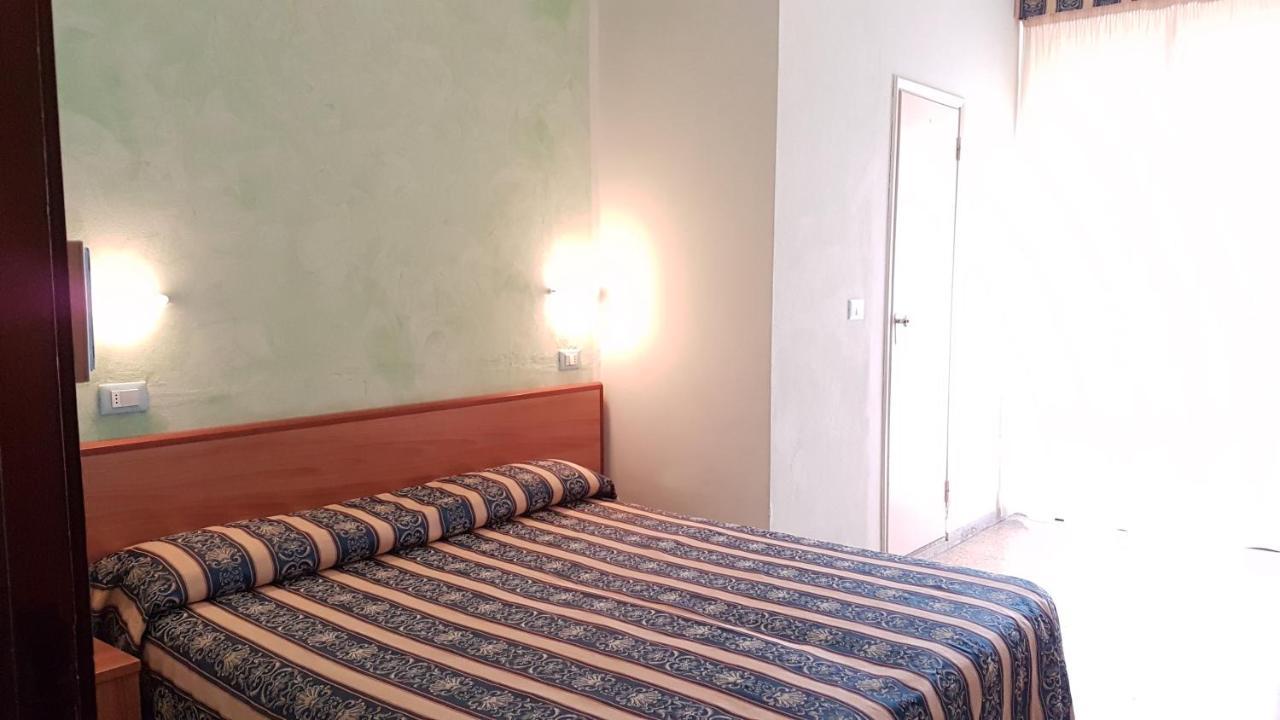 Promenade Universale 3*