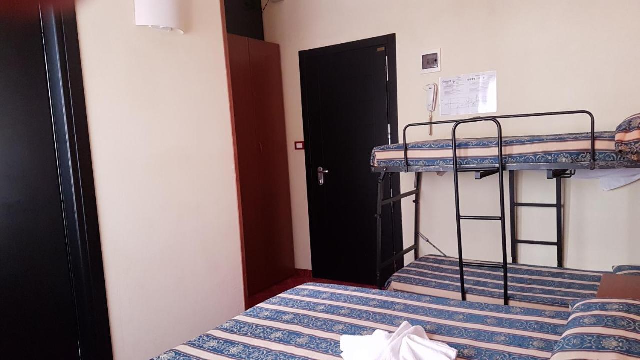 Promenade Universale 3*