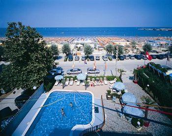 Hotel Promenade Universale 3*