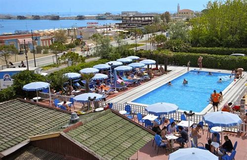 Promenade Universale Hotel 3*