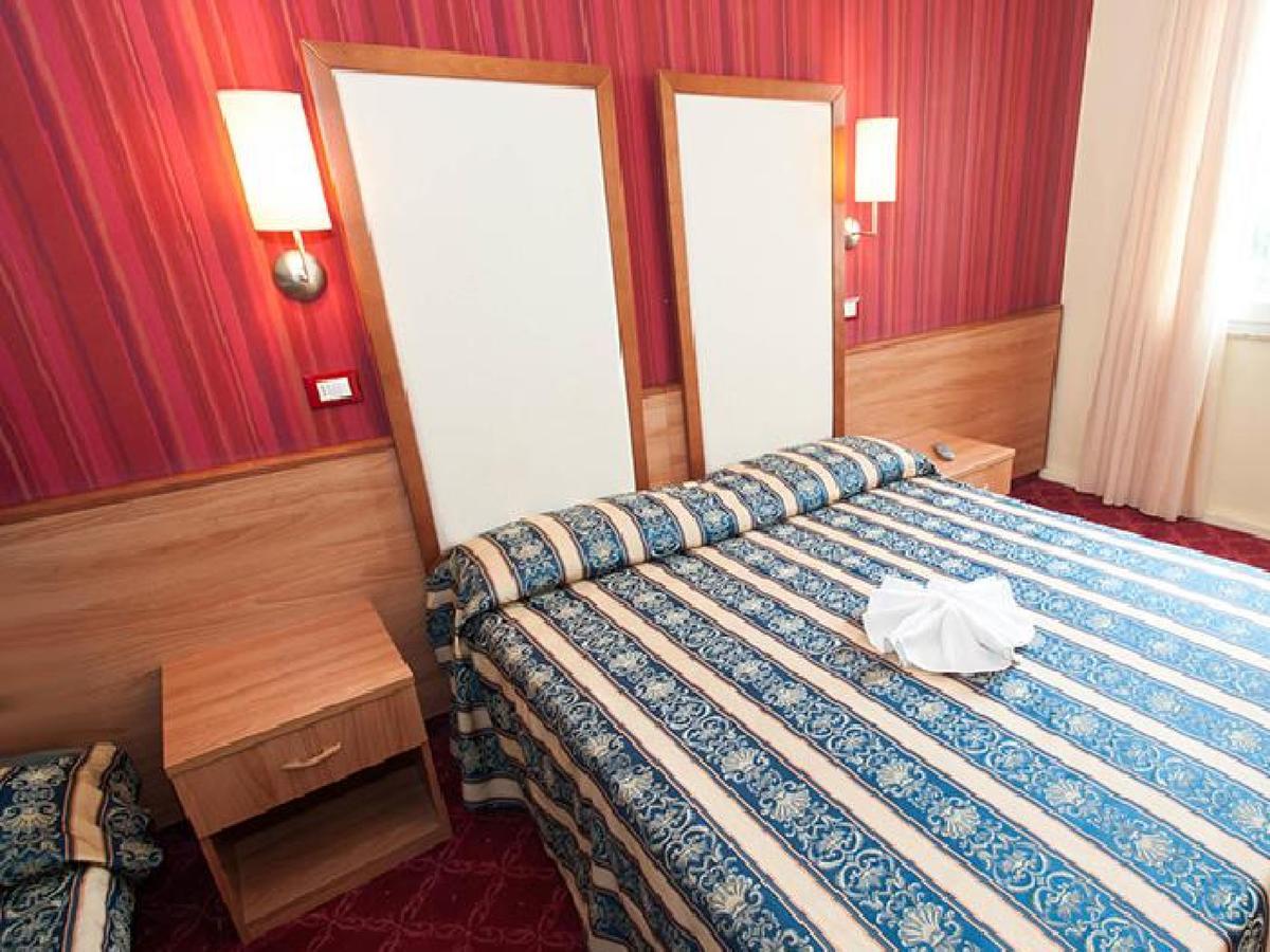 Hotel Promenade Universale 3*